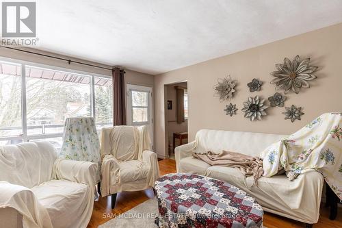 18 Lyndsay St, Brantford, ON - Indoor Photo Showing Living Room