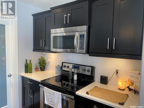 3326 Green Stone Road, Regina, SK - Indoor Photo Showing Kitchen With Upgraded Kitchen