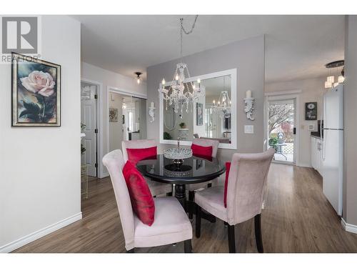 1255 Raymer Avenue Unit# 590, Kelowna, BC - Indoor Photo Showing Kitchen