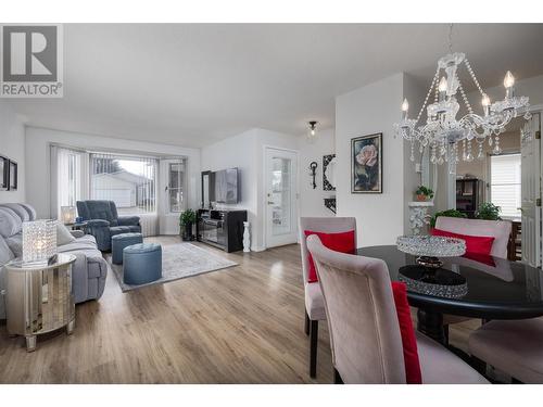 1255 Raymer Avenue Unit# 590, Kelowna, BC - Indoor Photo Showing Kitchen