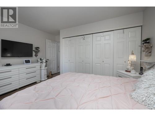 1255 Raymer Avenue Unit# 590, Kelowna, BC - Indoor Photo Showing Bedroom