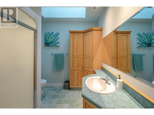100 Fir Avenue, Kaleden, BC - Indoor Photo Showing Bathroom