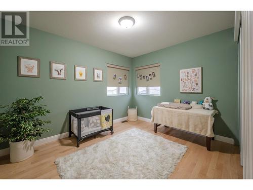 100 Fir Avenue, Kaleden, BC - Indoor Photo Showing Bedroom