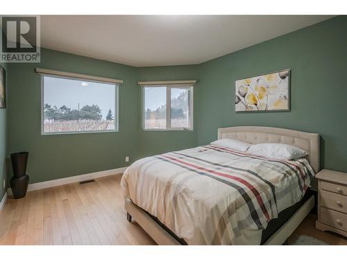 100 Fir Avenue, Kaleden, BC - Indoor Photo Showing Bedroom