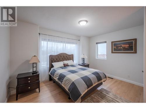 100 Fir Avenue, Kaleden, BC - Indoor Photo Showing Bedroom
