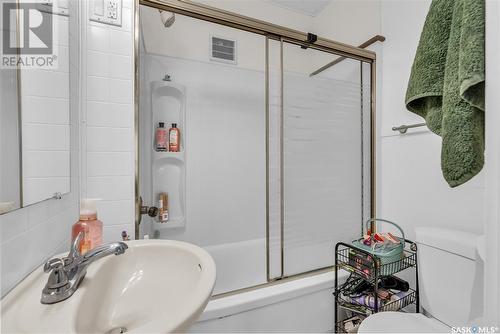 523 11Th Street E, Saskatoon, SK - Indoor Photo Showing Bathroom