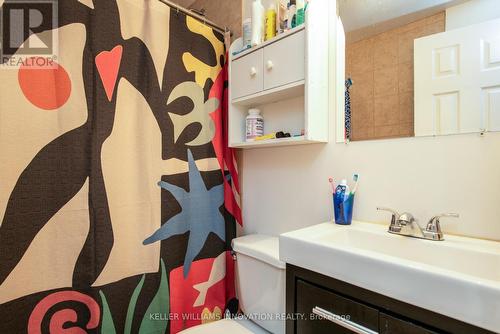 70-72 Waterloo Ave, Guelph, ON - Indoor Photo Showing Bathroom