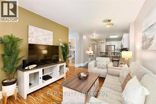 #5D -540 Ouellette Ave, Windsor, ON - Indoor Photo Showing Living Room