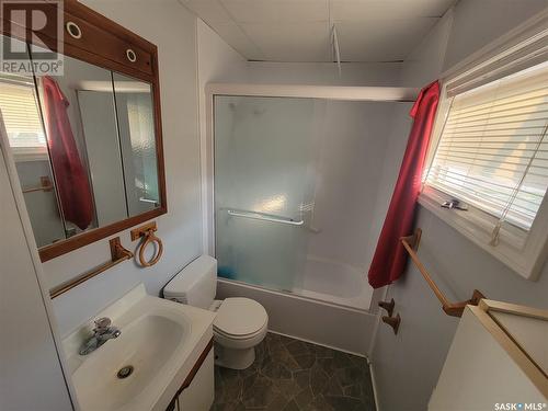 313 1St Street W, Wilkie, SK - Indoor Photo Showing Bathroom
