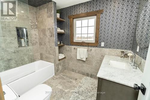 314 Brant School Road, Brantford, ON - Indoor Photo Showing Bathroom