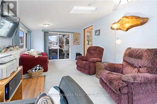#65 -2175 Mewburn Rd, Niagara Falls, ON - Indoor Photo Showing Living Room