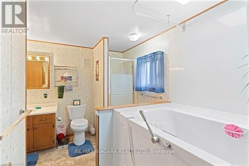 #65 -2175 Mewburn Rd, Niagara Falls, ON - Indoor Photo Showing Bathroom