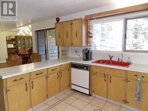 30 Country Club Boulevard, Williams Lake, BC - Indoor Photo Showing Kitchen With Double Sink