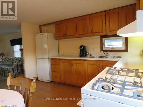 121 - 198 Springbank Drive, London, ON - Indoor Photo Showing Kitchen