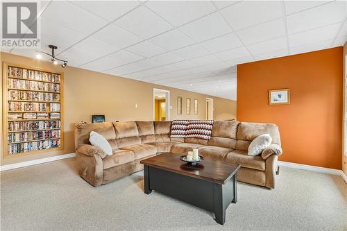 58 Queen Victoria Street, Napanee, ON - Indoor Photo Showing Living Room