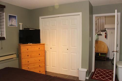 1495 Third Avenue, Trail, BC - Indoor Photo Showing Bedroom