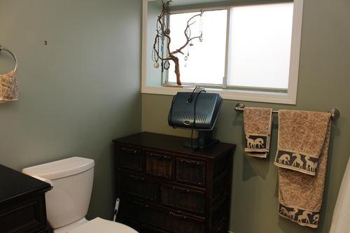 1495 Third Avenue, Trail, BC - Indoor Photo Showing Bathroom