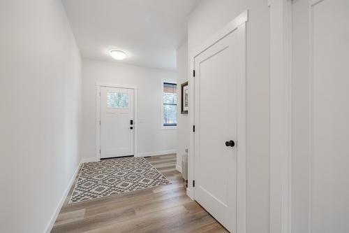 1212 Swansea Crescent, Windermere, BC - Indoor Photo Showing Kitchen With Upgraded Kitchen