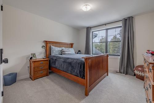1212 Swansea Crescent, Windermere, BC - Indoor Photo Showing Bedroom