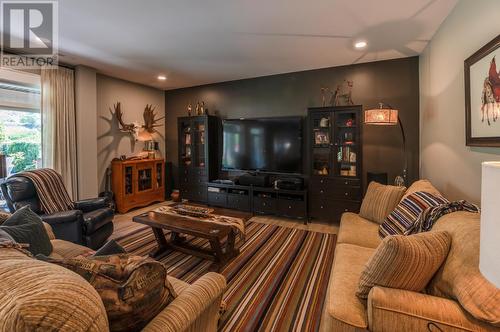 2940 82Nd Avenue, Osoyoos, BC - Indoor Photo Showing Living Room