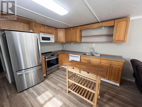 8 176 Northside Road, Vanderhoof, BC - Indoor Photo Showing Kitchen With Double Sink