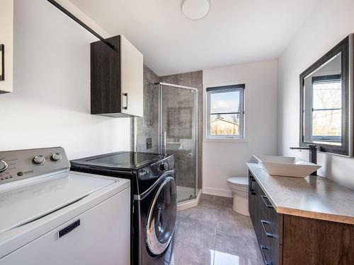 Bathroom - 166 21E Avenue, Sainte-Anne-De-Sabrevois, QC - Indoor Photo Showing Laundry Room