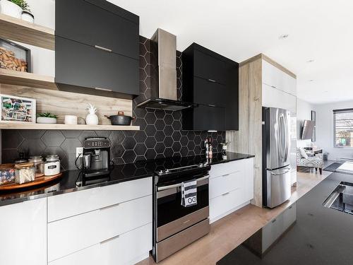 Kitchen - 166 21E Avenue, Sainte-Anne-De-Sabrevois, QC - Indoor Photo Showing Kitchen With Upgraded Kitchen