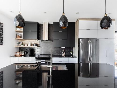 Kitchen - 166 21E Avenue, Sainte-Anne-De-Sabrevois, QC - Indoor Photo Showing Kitchen With Upgraded Kitchen