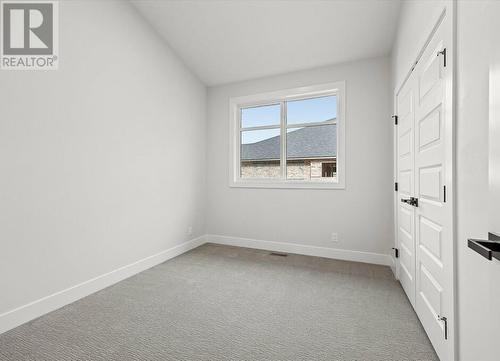 1221 Lone Pine Drive, Kelowna, BC - Indoor Photo Showing Other Room