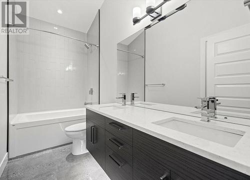 1221 Lone Pine Drive, Kelowna, BC - Indoor Photo Showing Bathroom
