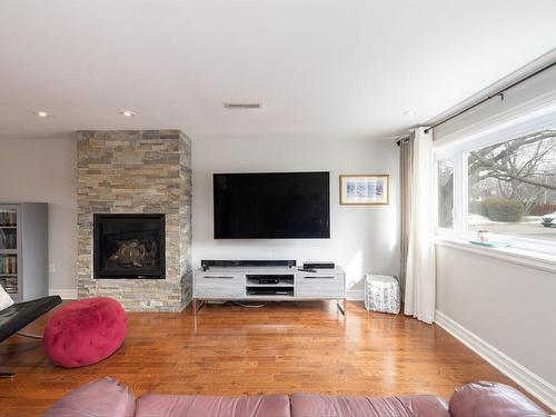 Salle familiale - 118 Av. De Pickwood Crescent, Pointe-Claire, QC - Indoor Photo Showing Living Room With Fireplace