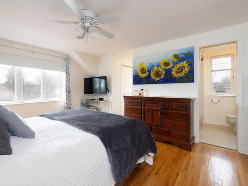 Master bedroom - 118 Av. De Pickwood Crescent, Pointe-Claire, QC - Indoor Photo Showing Bedroom