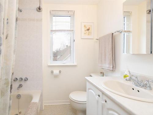 Ensuite bathroom - 118 Av. De Pickwood Crescent, Pointe-Claire, QC - Indoor Photo Showing Bathroom