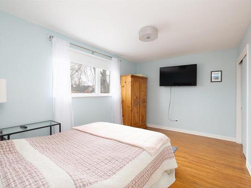 Chambre Ã Â coucher - 118 Av. De Pickwood Crescent, Pointe-Claire, QC - Indoor Photo Showing Bedroom