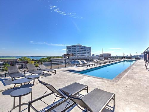 Piscine - 431-2180 Rue Ste-Catherine E., Montréal (Ville-Marie), QC - Outdoor With In Ground Pool With View