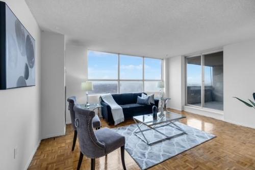 40 Panorama Court|Unit #1207, Toronto, ON - Indoor Photo Showing Living Room