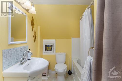 7 Maud Street, Morrisburg, ON - Indoor Photo Showing Bathroom
