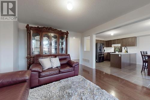 14 Todd Cres, Southgate, ON - Indoor Photo Showing Living Room
