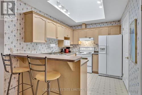 #2 -21 Charles Crt, Smith-Ennismore-Lakefield, ON - Indoor Photo Showing Kitchen