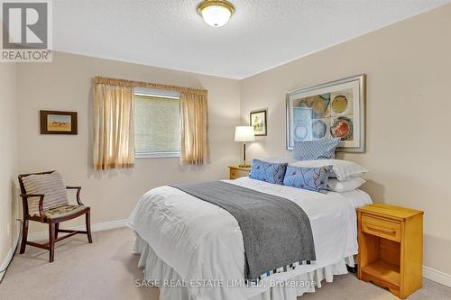 #2 -21 Charles Crt, Smith-Ennismore-Lakefield, ON - Indoor Photo Showing Bedroom