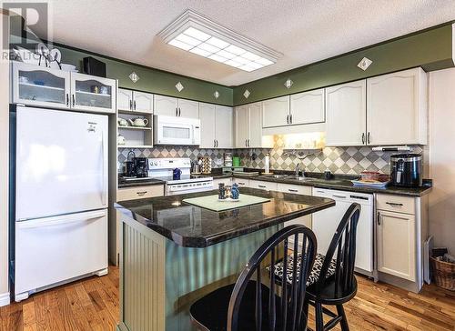 571 North St # 4, Sault Ste. Marie, ON - Indoor Photo Showing Kitchen With Double Sink