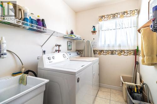571 North St # 4, Sault Ste. Marie, ON - Indoor Photo Showing Laundry Room