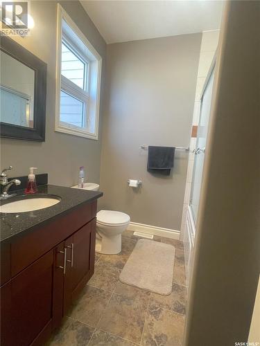 205 Lonsdale Street, Maple Creek, SK - Indoor Photo Showing Bathroom
