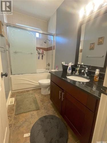 205 Lonsdale Street, Maple Creek, SK - Indoor Photo Showing Bathroom