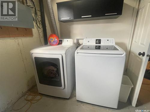 205 Lonsdale Street, Maple Creek, SK - Indoor Photo Showing Laundry Room