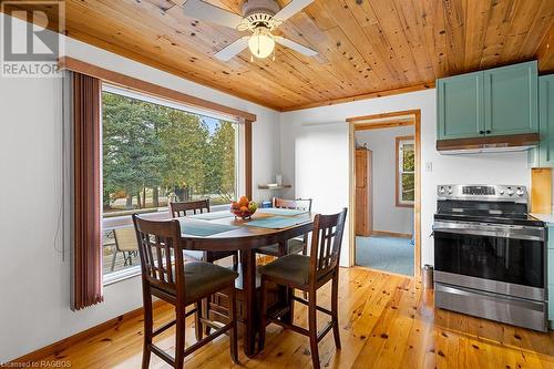 847 Pike Bay Road, Northern Bruce Peninsula, ON - Indoor Photo Showing Dining Room