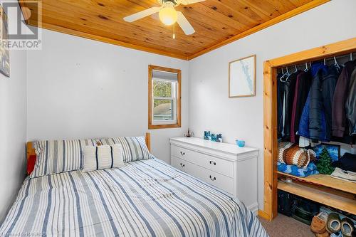 847 Pike Bay Road, Northern Bruce Peninsula, ON - Indoor Photo Showing Bedroom