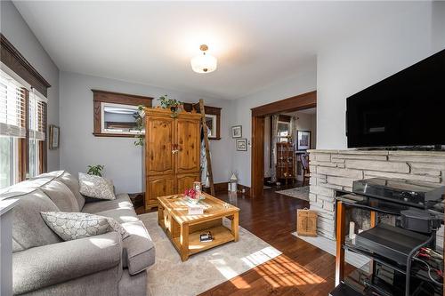 20 Abigail Avenue, Brantford, ON - Indoor Photo Showing Living Room With Fireplace
