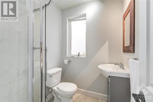 1434 Sunny Court, Greely, ON - Indoor Photo Showing Bathroom