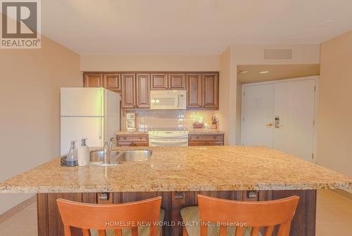 #2074/75 -90 Highland Dr, Oro-Medonte, ON - Indoor Photo Showing Kitchen With Double Sink